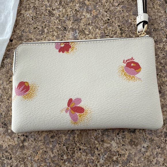 NWT Coach Corner Zip Wristlet Floral (Wristlet Only-Doesn’t Include Dust Bag) - Picture 10 of 17